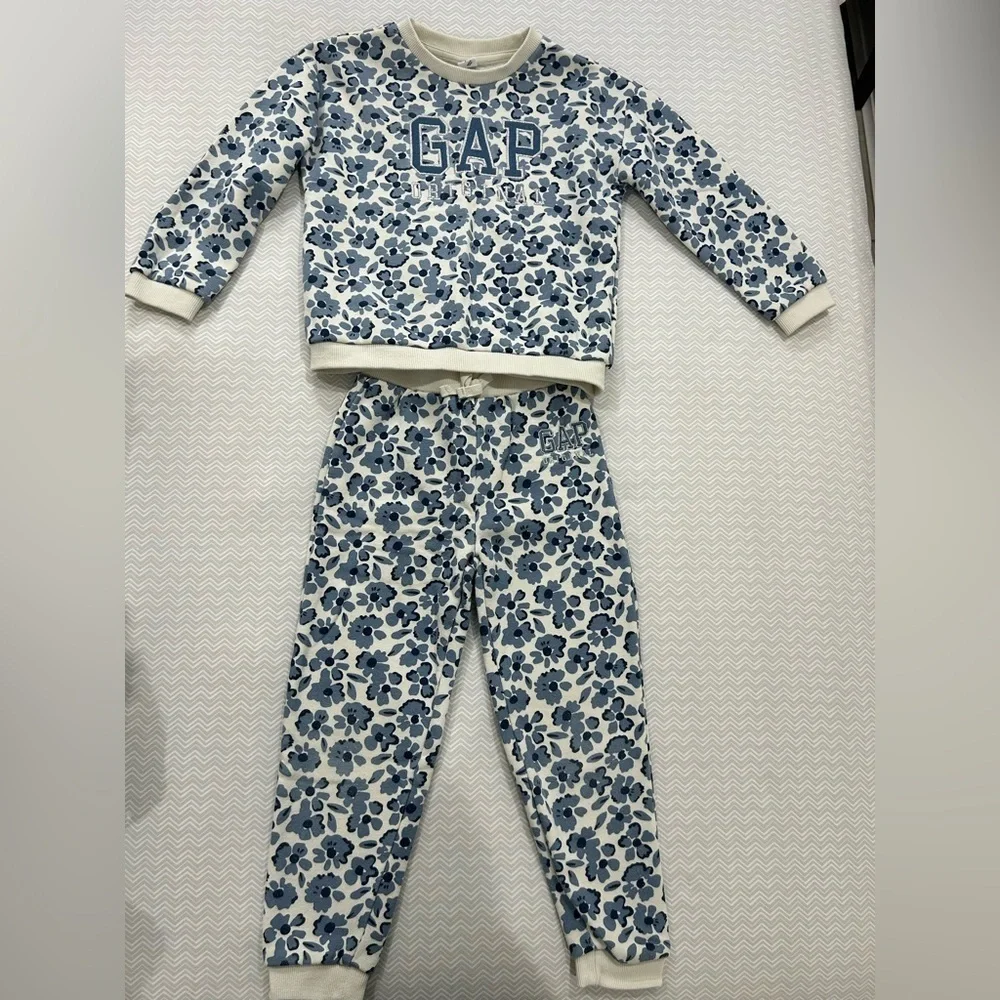 GAP Kids Fleece Jogger Set